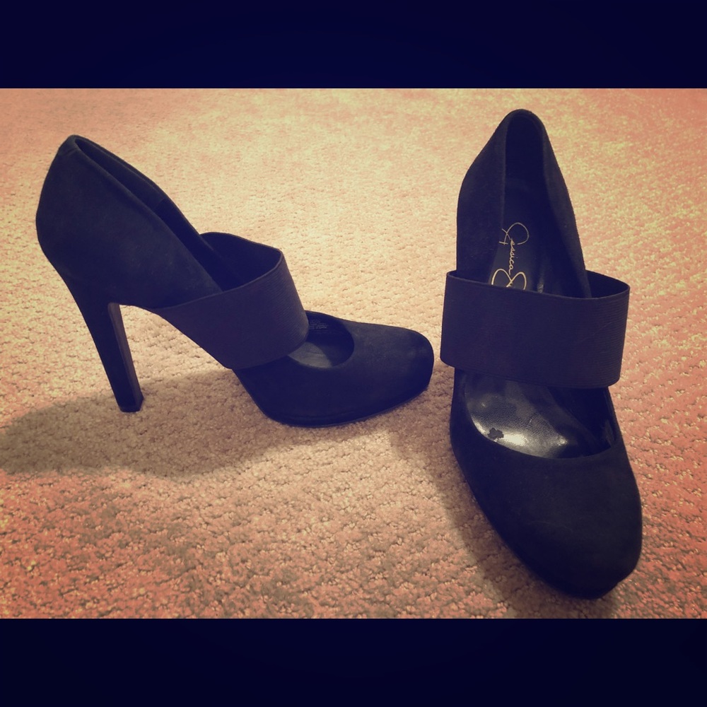 Black Suede Jessica Simpson Pumps!